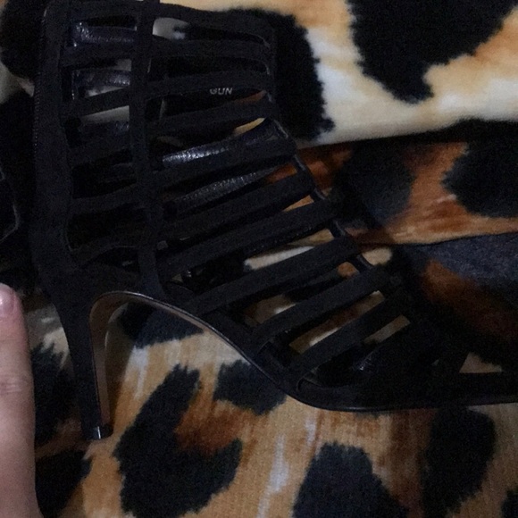 Rebeca Sanver caged high heels - Picture 5 of 9
